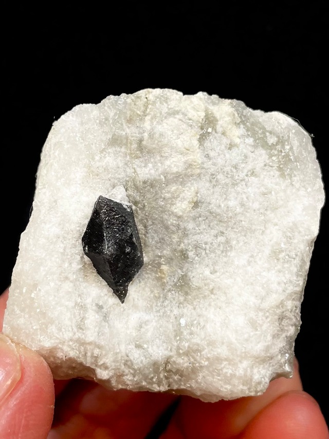 5) 強力なグラウンディング＆エネルギー・シールド「イタリアン・モリオン」母岩付き