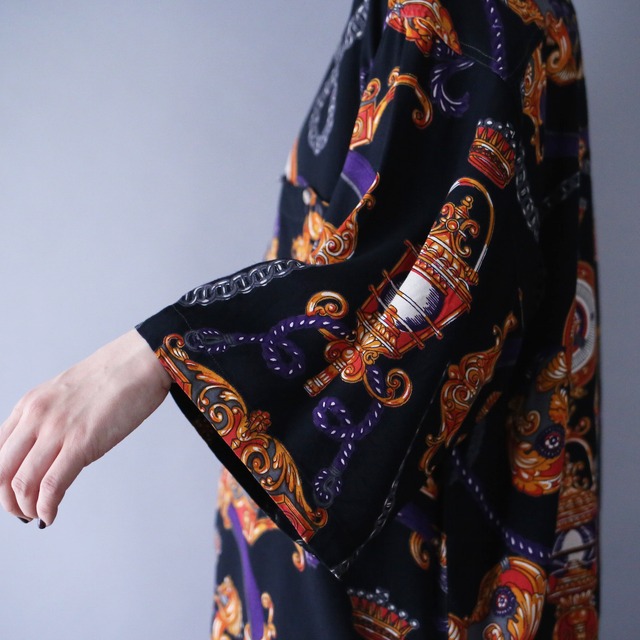 black base scarf full pattern over silhouette h/s shirt