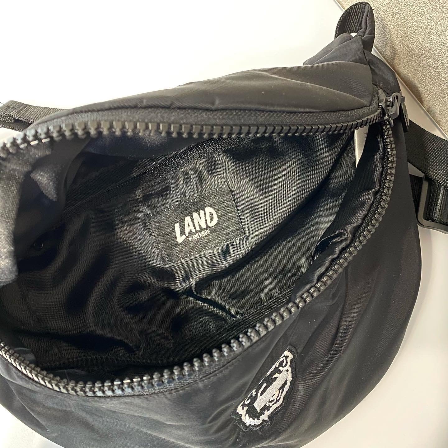 新品タグ付き MILKBOY NYLON BEAR WAIST BAG BLK