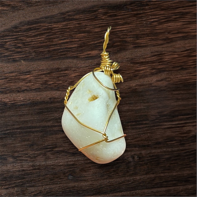 1) 日本人の「心」に寄り添う御守り！深い変容と変革「糸魚川石英」ミニ原石PT