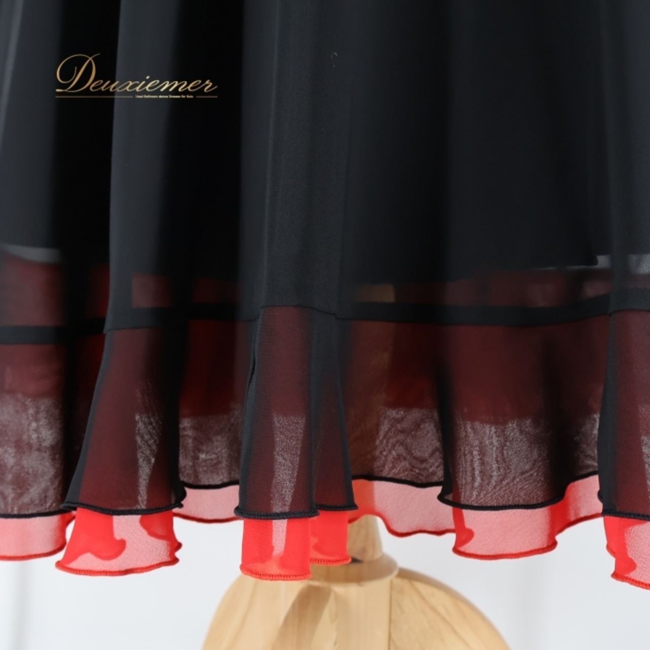 社交ダンス 衣装 スカート ブラック系 チャコット Chacott 黒 赤 レッスン 練習 シンプル 透け感 ツートーン 上品 日本製 かわいい ダンス衣装