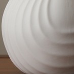 セラミック花瓶 インテリア雑貨 モダン デザイン 陶器 フラワーベース 北欧風 シンプル おしゃれ 波紋模様 ホワイト 装飾品