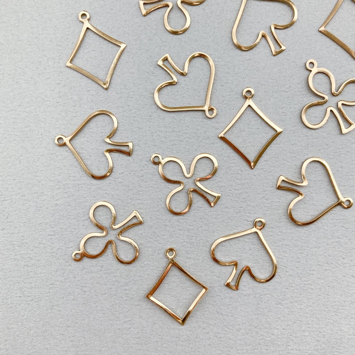 再入荷〉USA真鍮 トランプモチーフフープチャーム | Dua-アクセサリー 