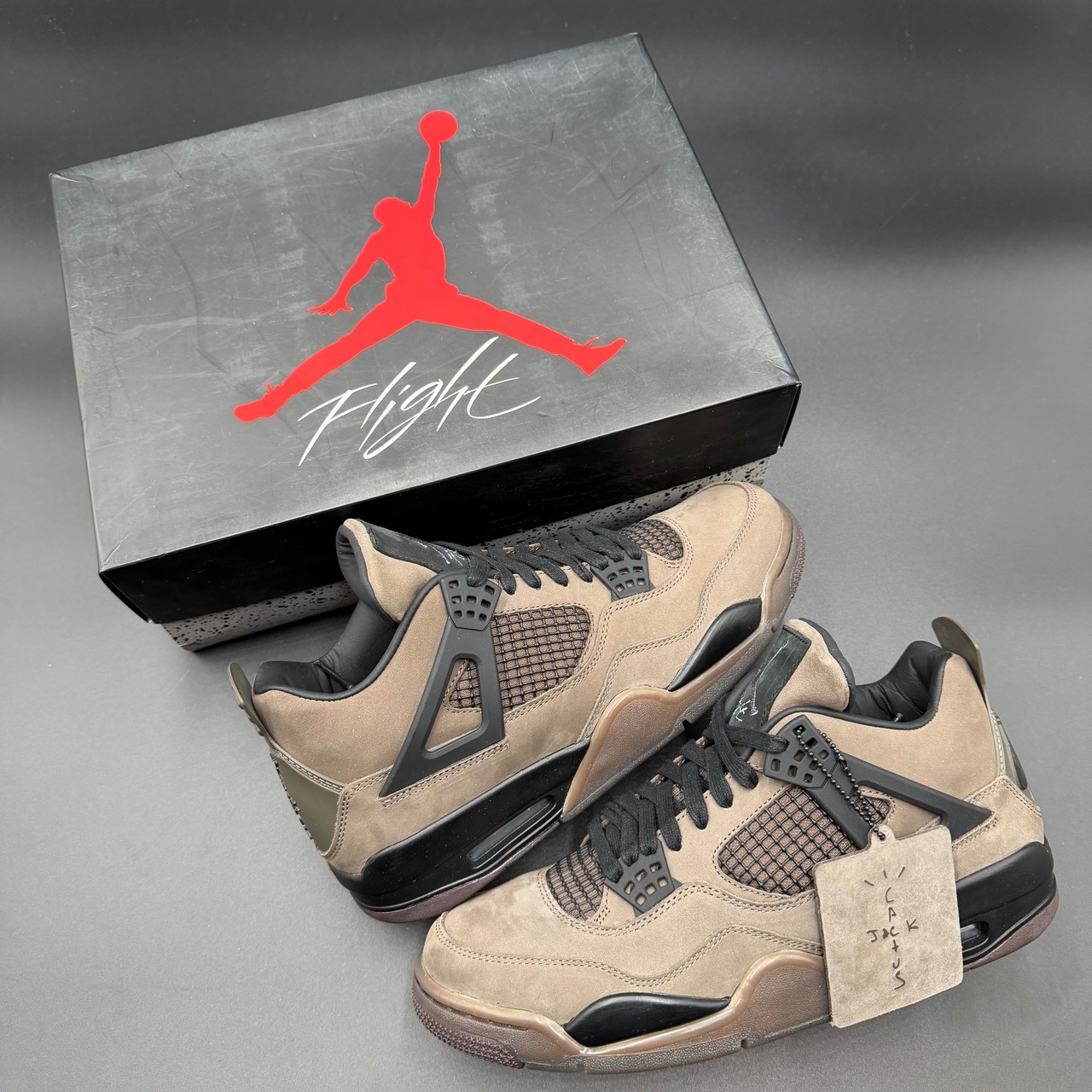 TRAVIS SCOTT × NIKE AIR JORDAN 4 RETRO "OLIVE" (FRIENDS AND FAMILY)