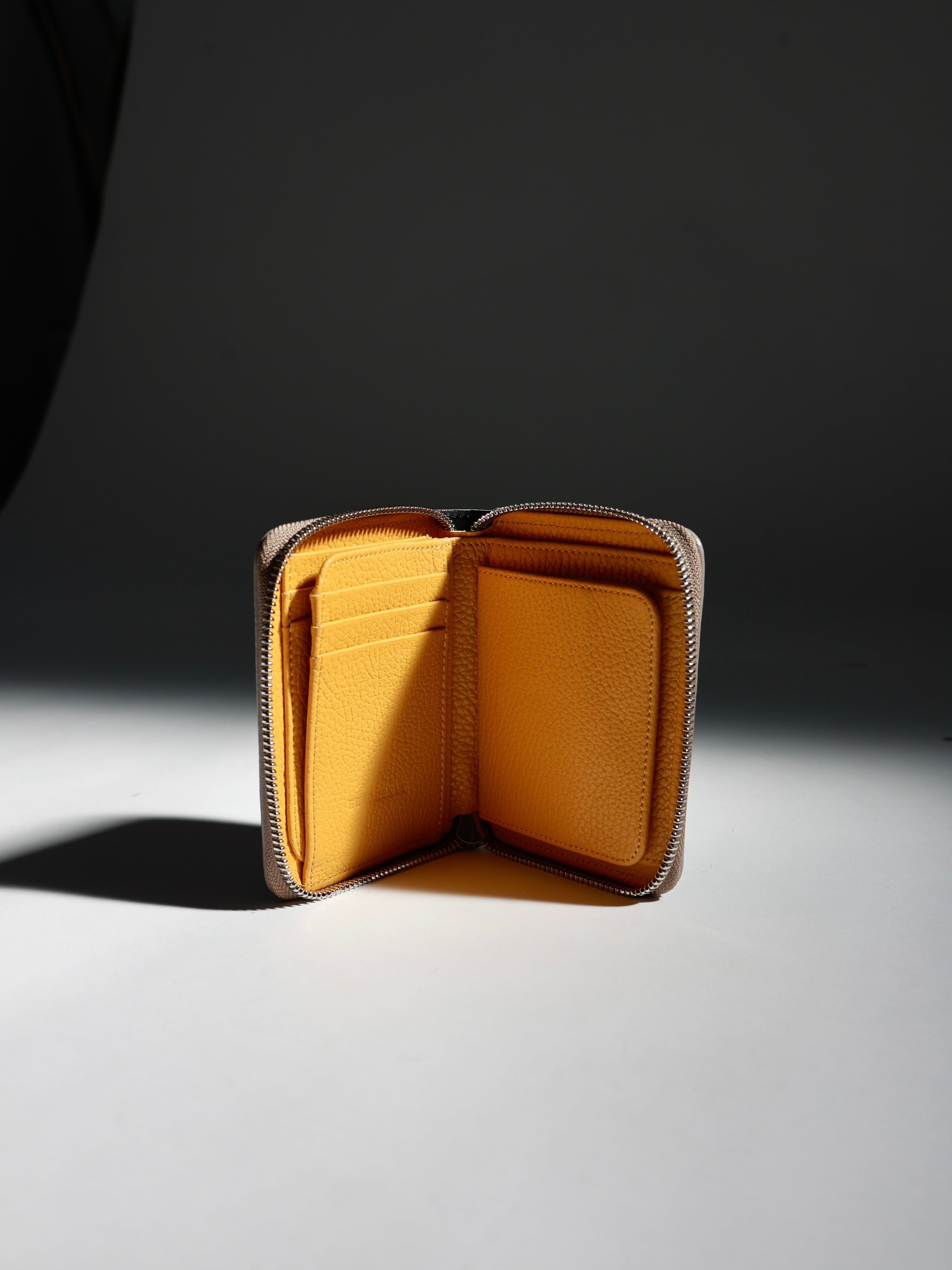 即納在庫あり】Italian Emboss Middle Wallet 【イタリア・マスト