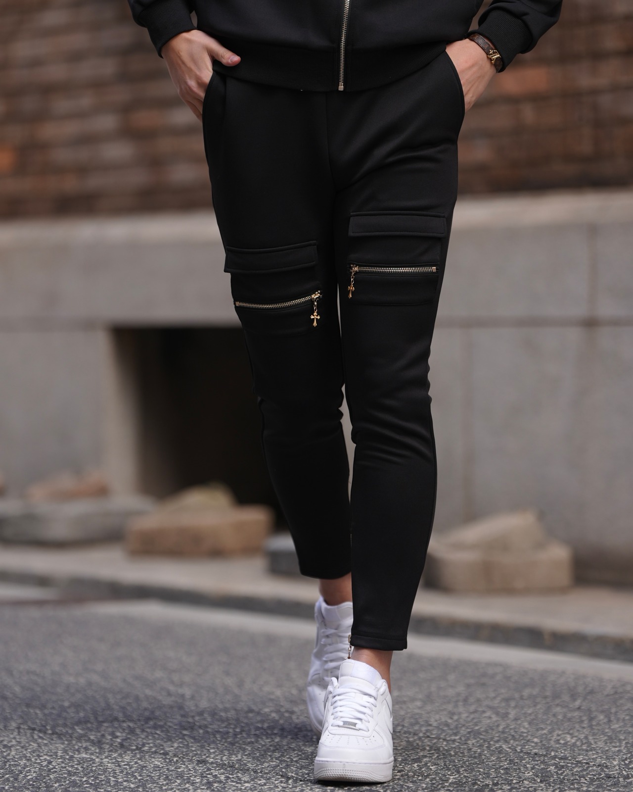 BELINDA CROSS CHARM FLAP SKINNY PANTS BLACK×GOLD【BB25036】