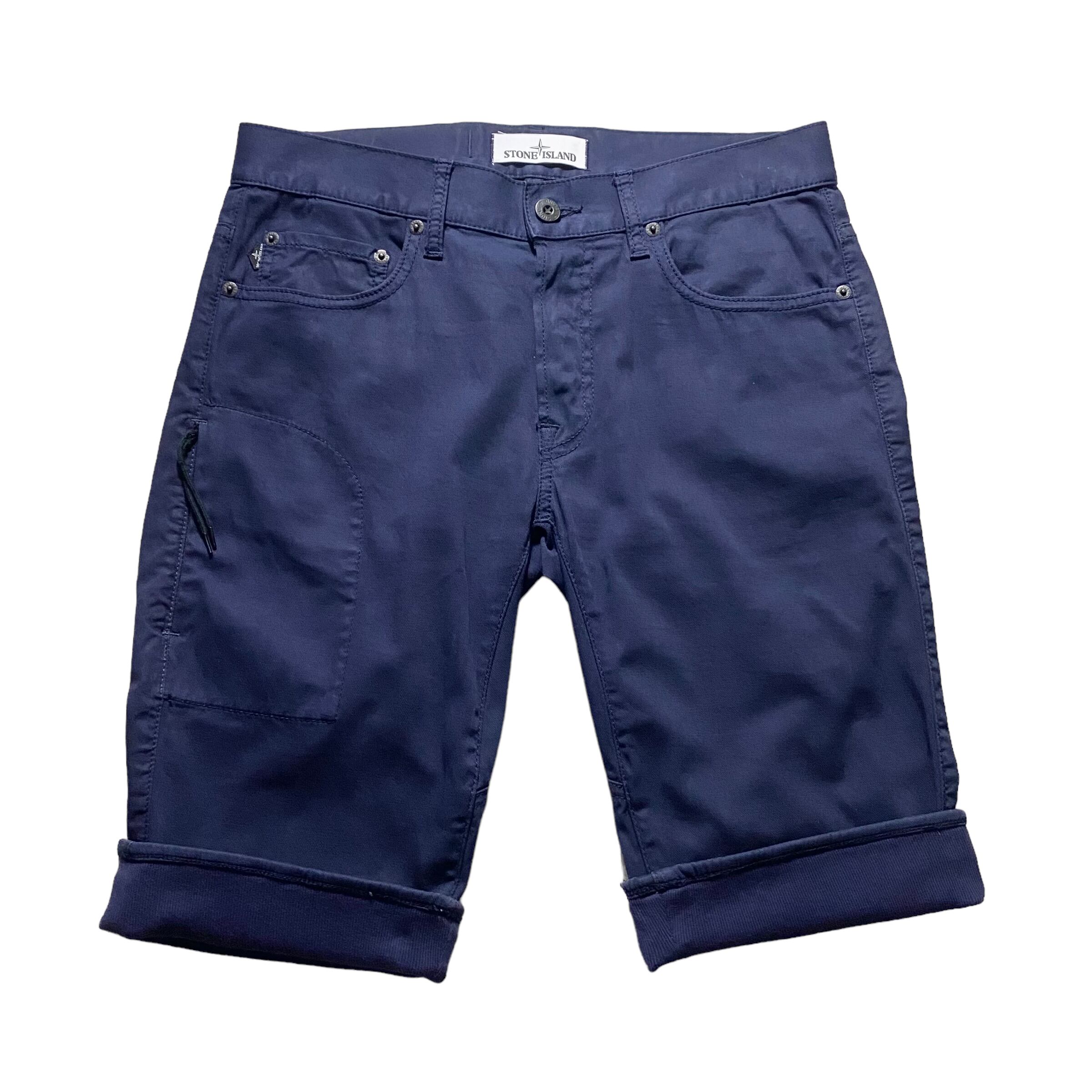 STONE ISLAND cargo shorts | NOIR ONLINE