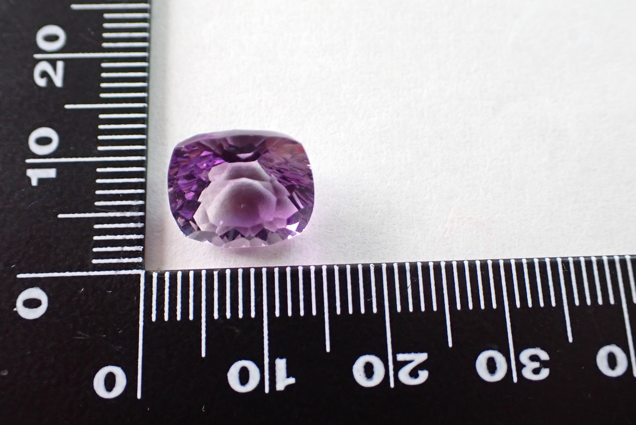 アメジスト（コンケーブカット）　5.94ct　[C3‐422]