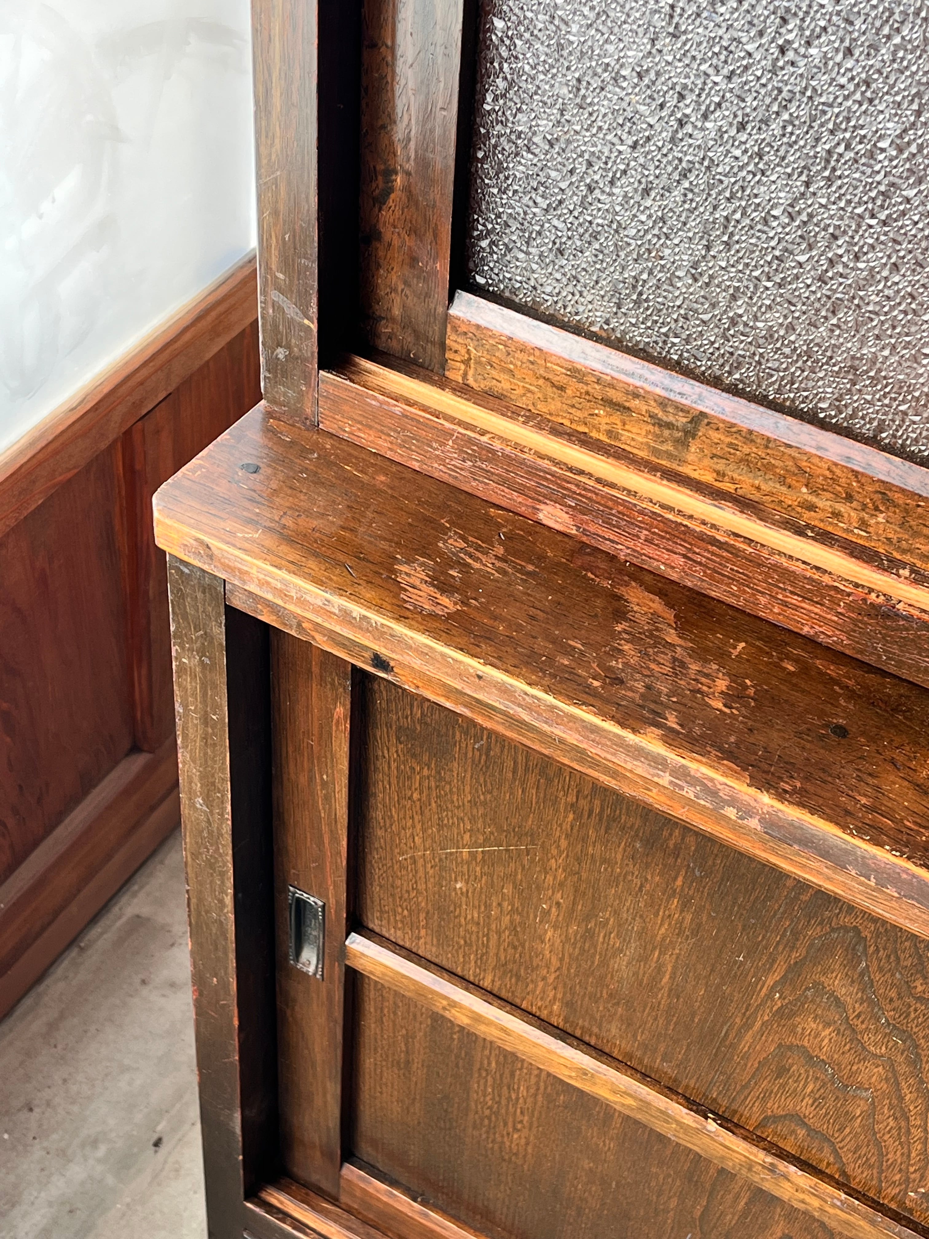 ダイヤガラスの食器棚 | Legacy Market［レガシーマーケット］｜古道具