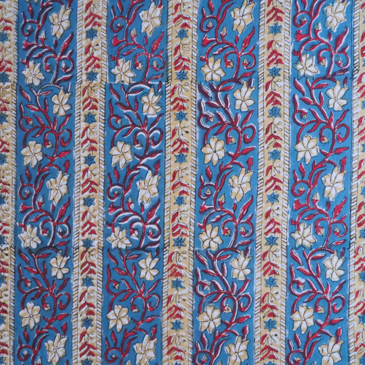 ブロックプリント生地【50cm単位】インド綿 ストライプ柄 ブルー×赤ー×ベージュ #56525-BL3