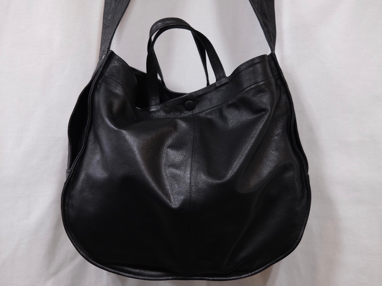 CCU 黒 カウレザー ショルダーバッグ CCU TOBY' WIDE SHOULDER BAG [COW SKIN / BLACK] - Fresh