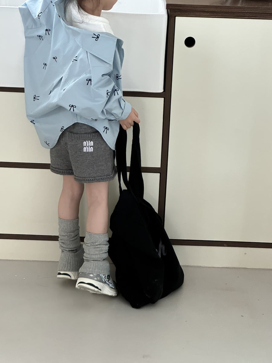 リボンプリントシャツ