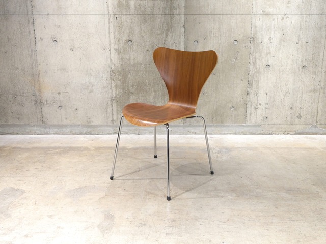 Seven Chair (Natural Wood Walnut) / Flitz Hansen