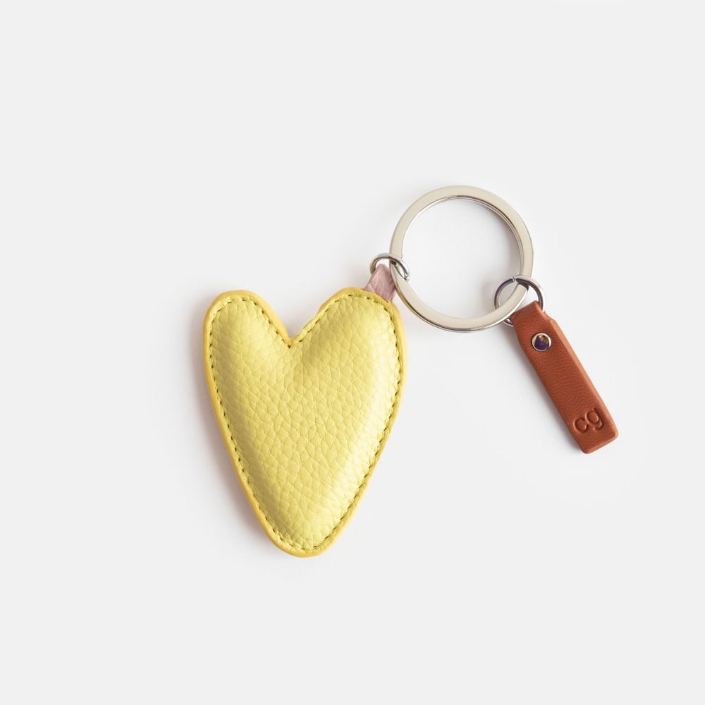 PEAR GREEN HEART KEYRING_KEY036