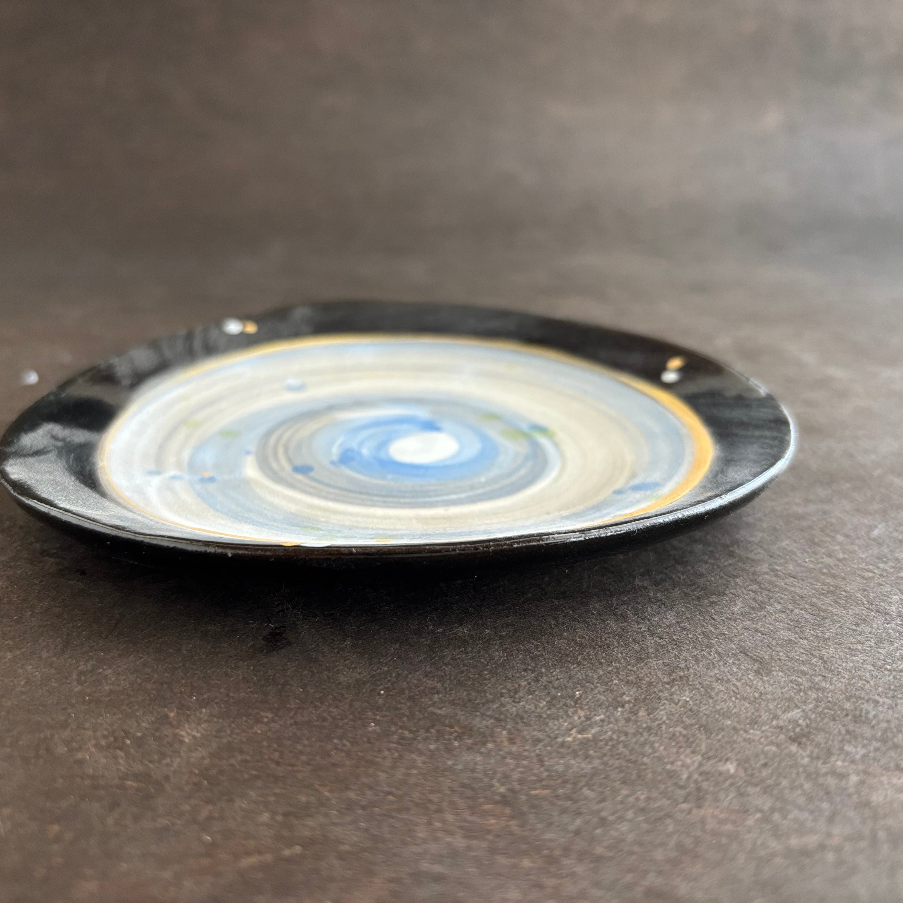 金彩空色の刷毛目　小皿(ソーサー)