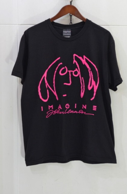 WALL OF FAME JOHN LENNON Tシャツ