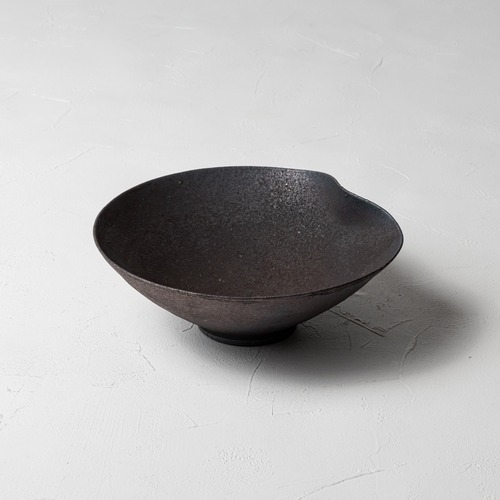 ［高田 志保］30.黒釉たわみ取り鉢