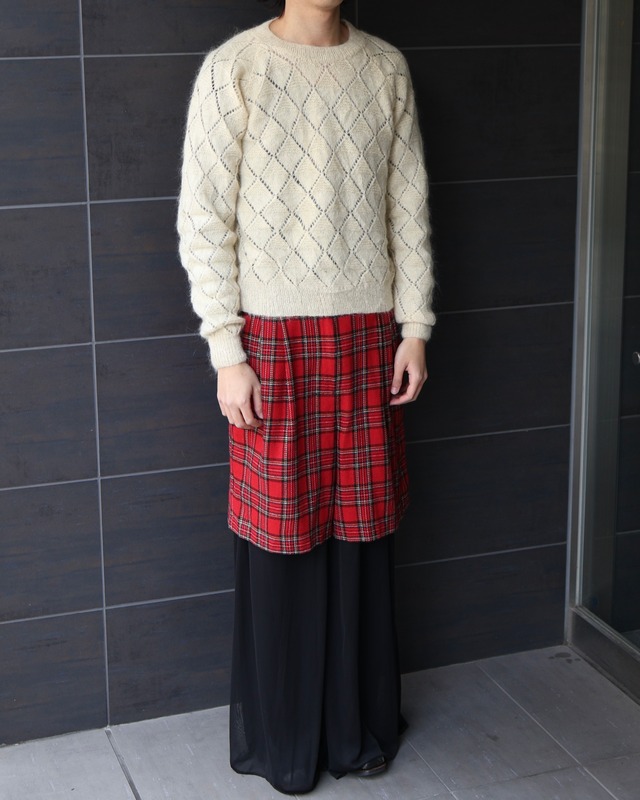 Short length design sheer knit