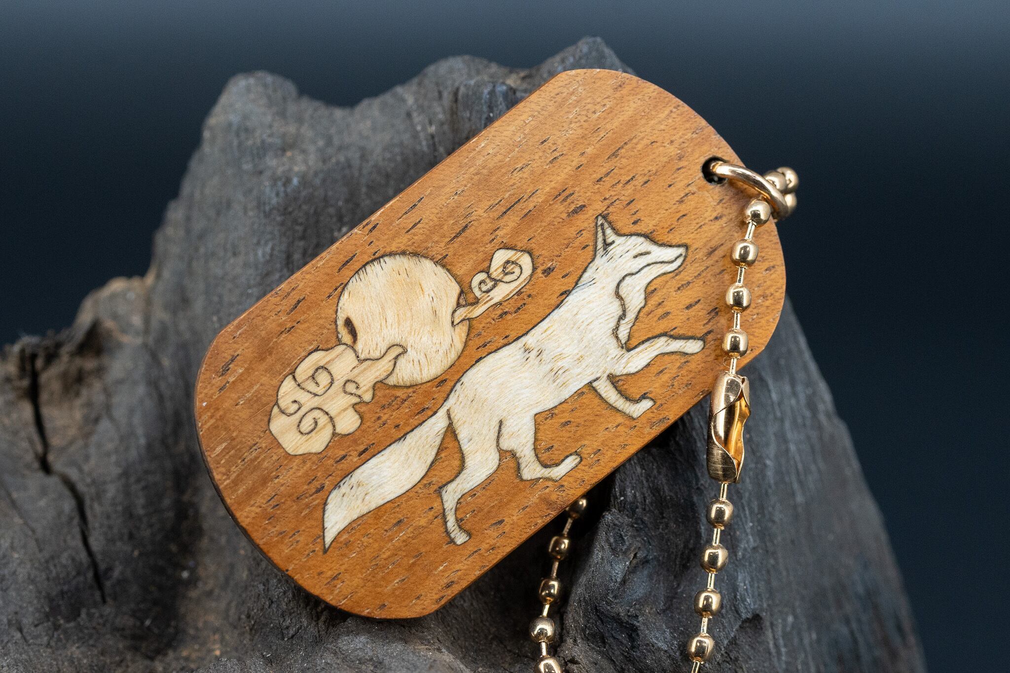 【王族の愛した銘木】 ハワイアンコア ドッグタグ 象嵌 十五夜きつね