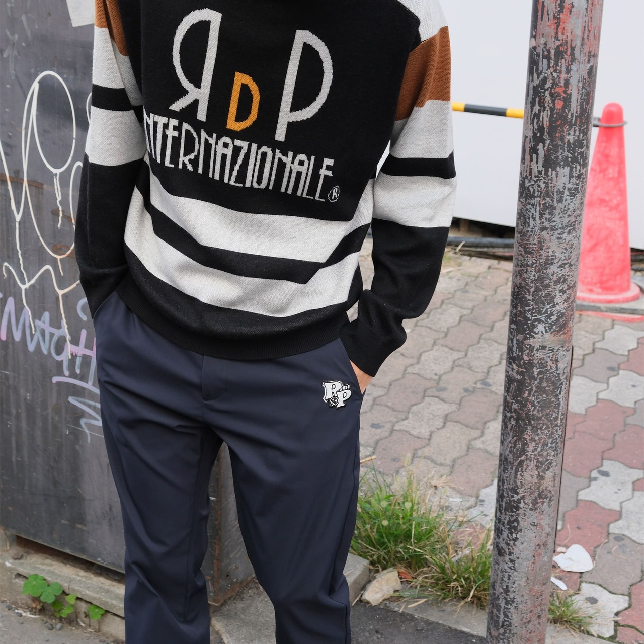 撥水加工刺繍パンツ