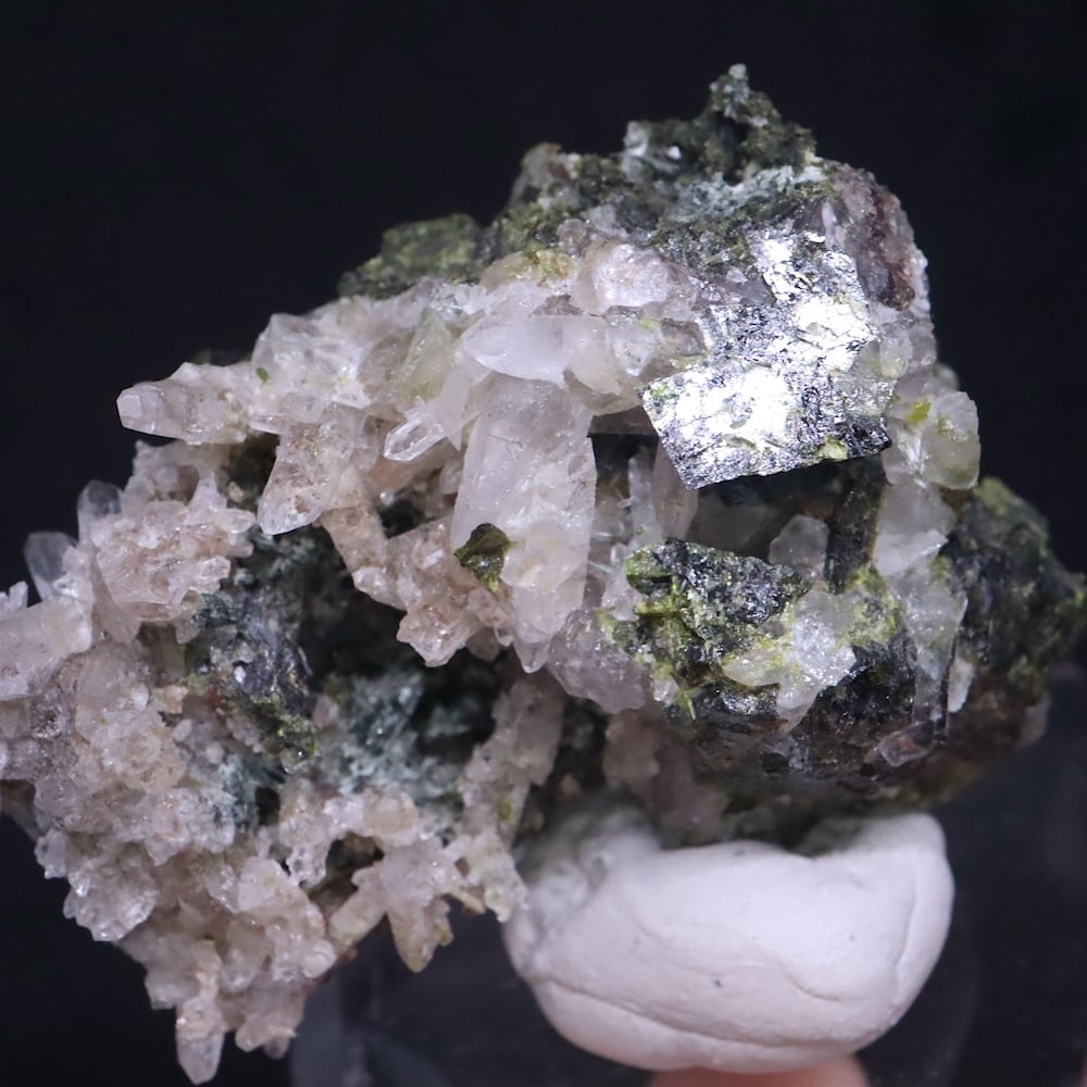 エピドート 緑簾石 クォーツ水晶 40.7g EPD079 原石 鉱物 天然石