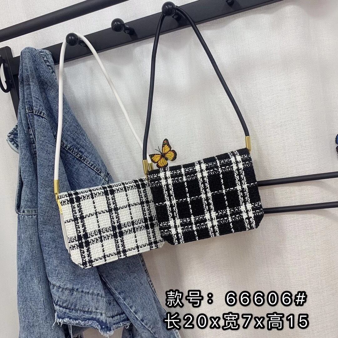 チェック柄ショルダーバッグ