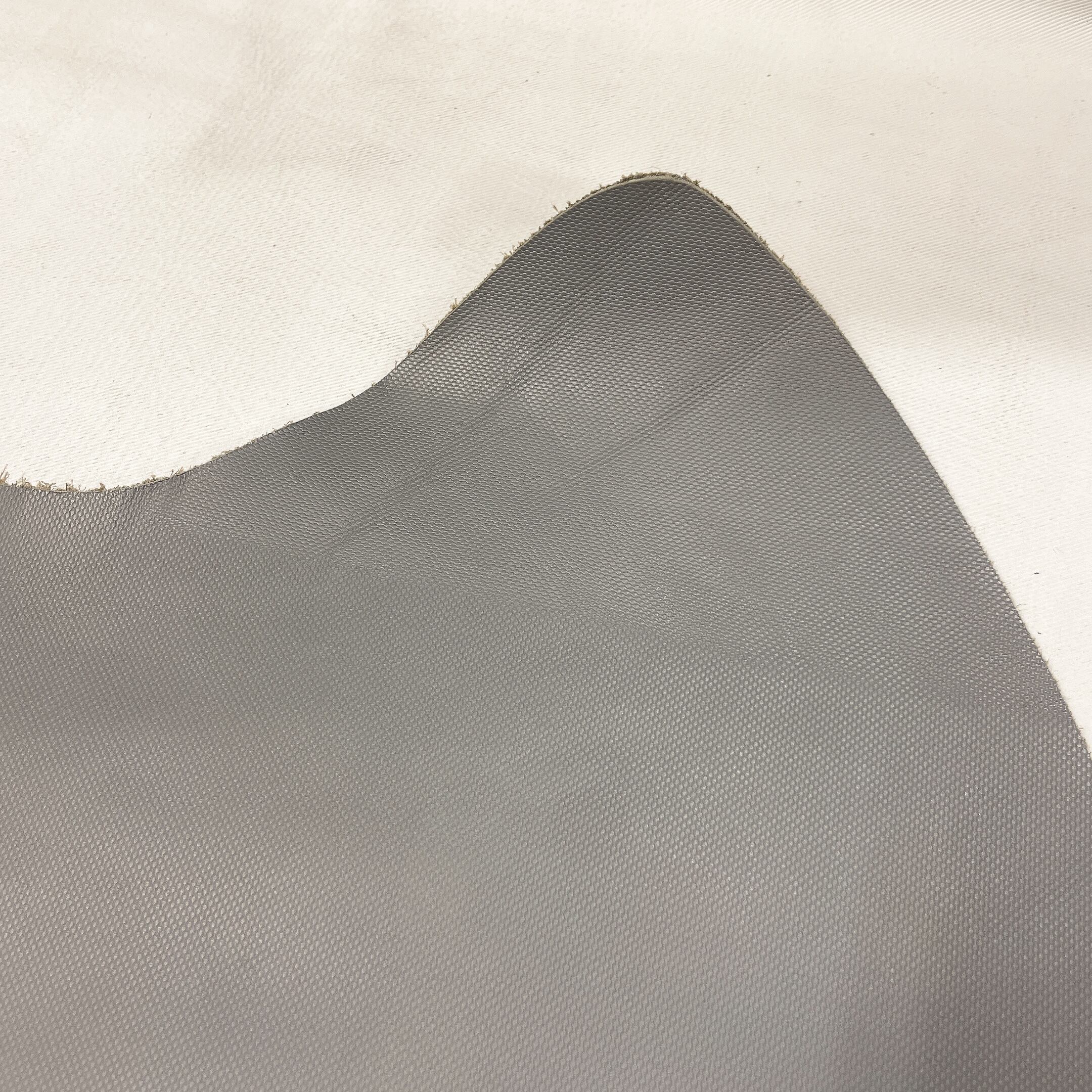 おねむ樣専用購入 ベージュ色 グレー 2点 牛革 型押し【灰色】約1.5mm厚 [キズ、折り目有り] E5D-016 | and