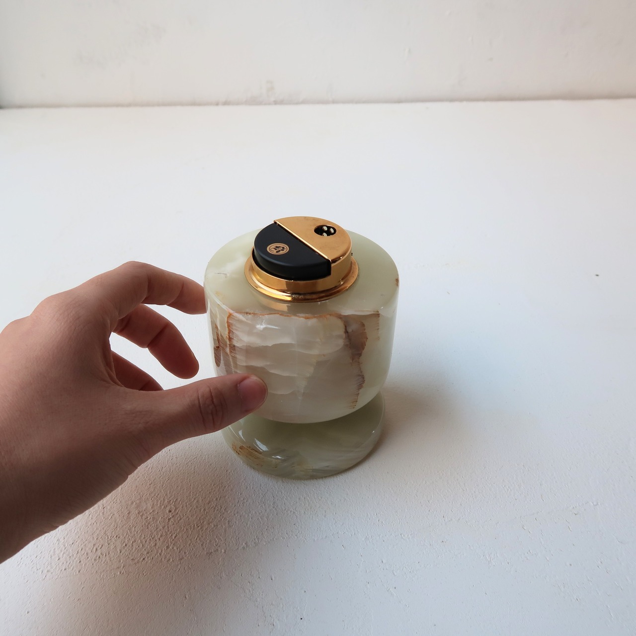 ちゅるんとした大理石のキャンドルホルダー