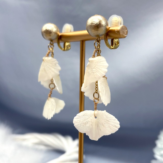 チョウザメ鱗３連イヤリング