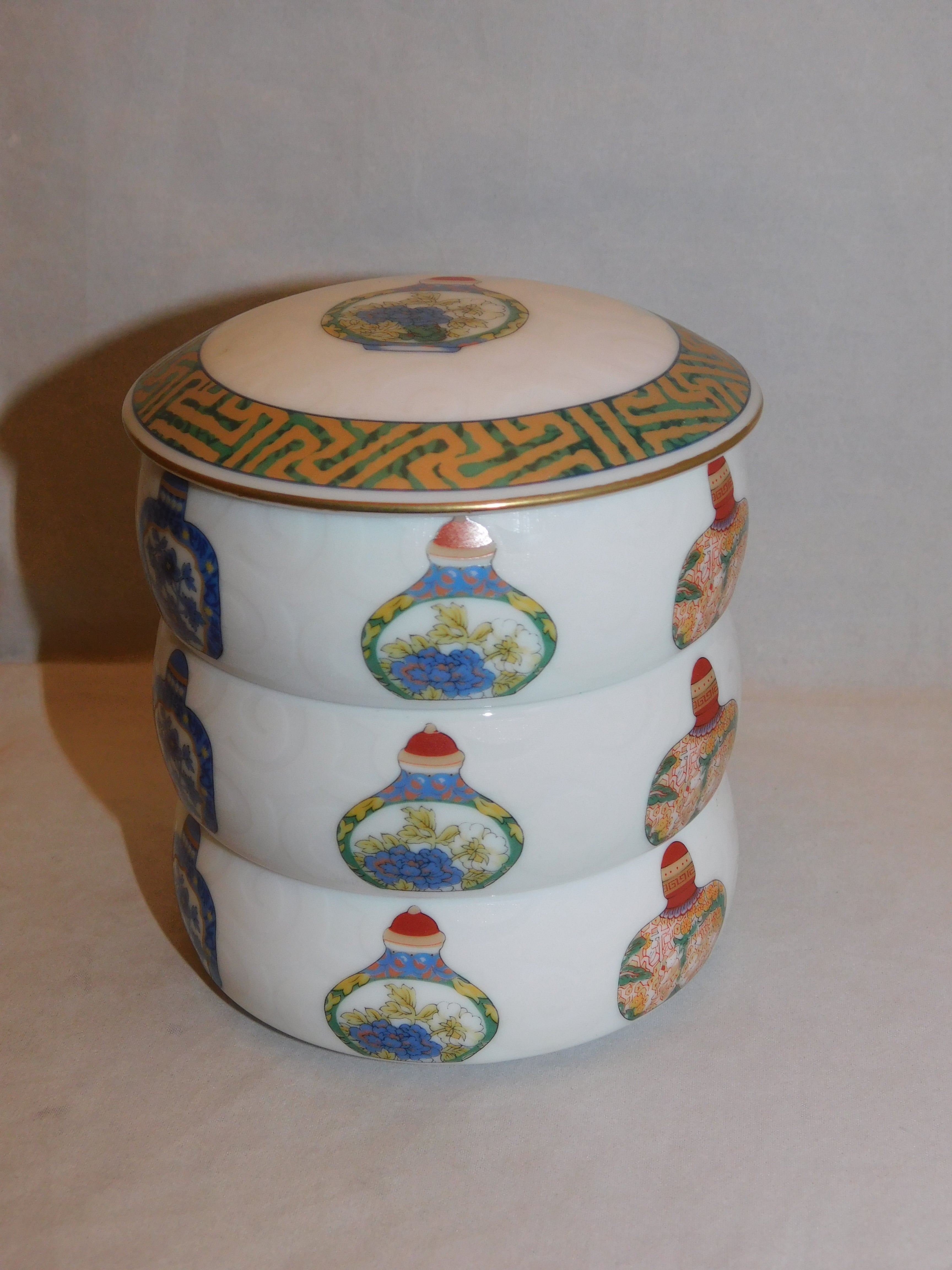色絵五寸皿(蔵春亭三保 造) collard porcelain plate(Sanho