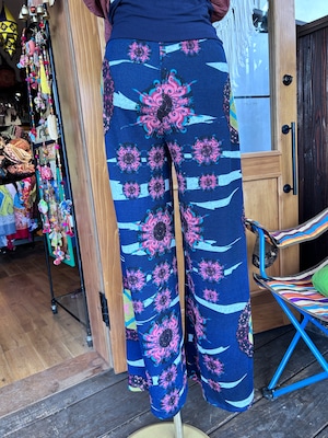 美シルエット薄手ニットワイドパンツ