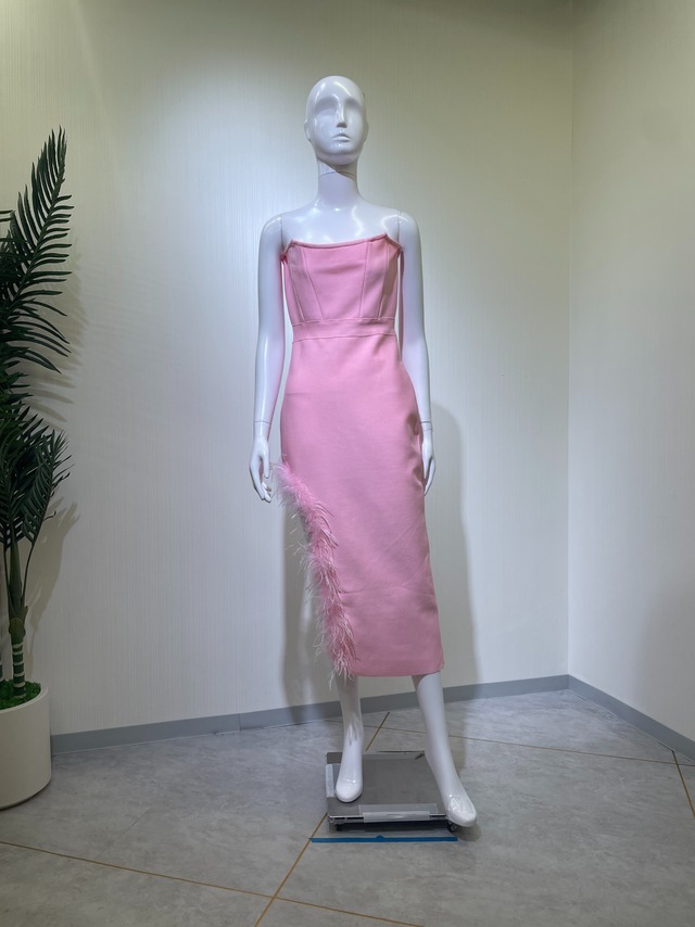 【新品DRESS 1332】ワンカラー シンプル ベアトップ ファースリット ピンク 大きいサイズ ストレッチ 膝丈 ミディドレス ミディアムドレス インポートドレス 海外ドレス