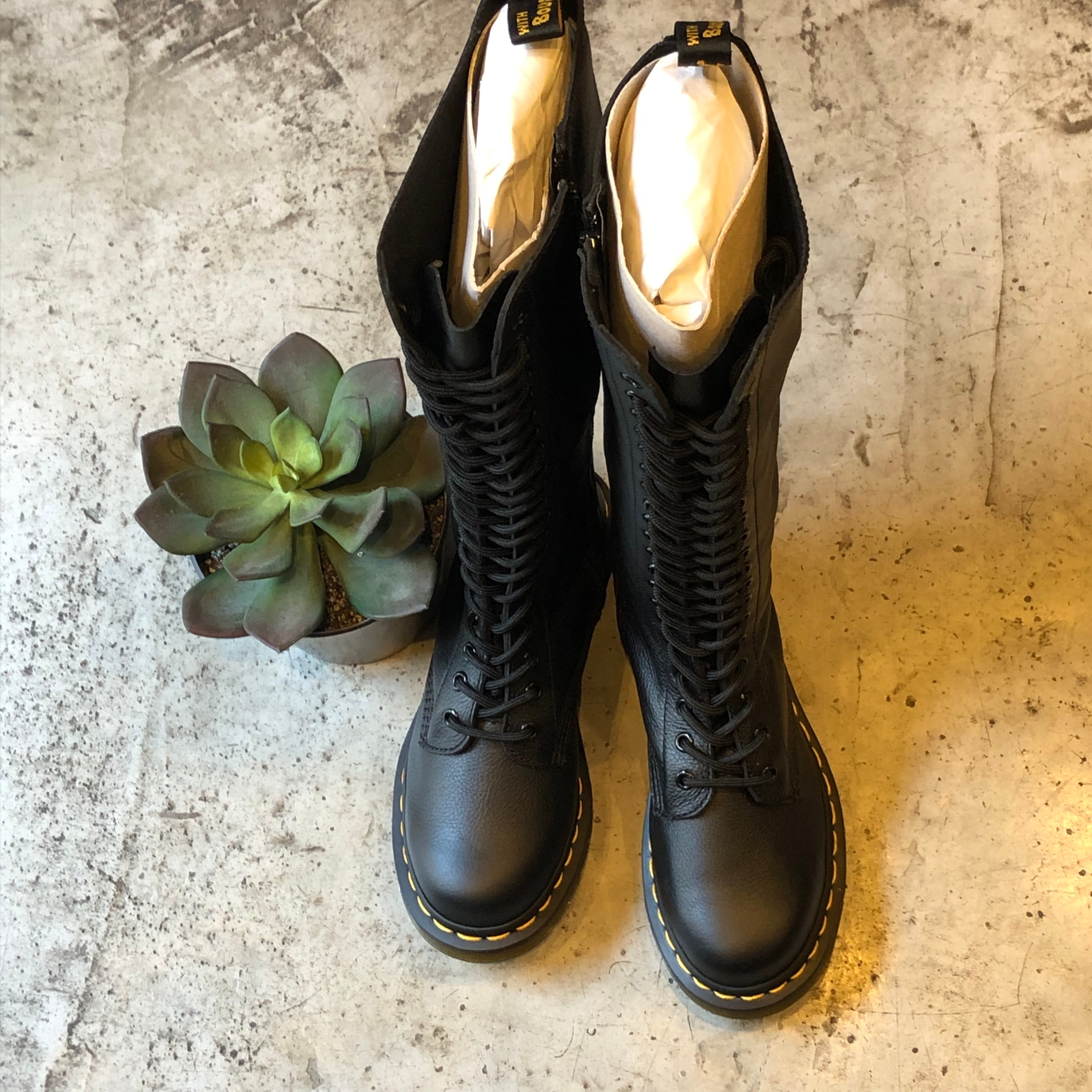 ドクターマーチン Dr.Martens 1B60 黒 20ホール ロングブーツ 編み上げ