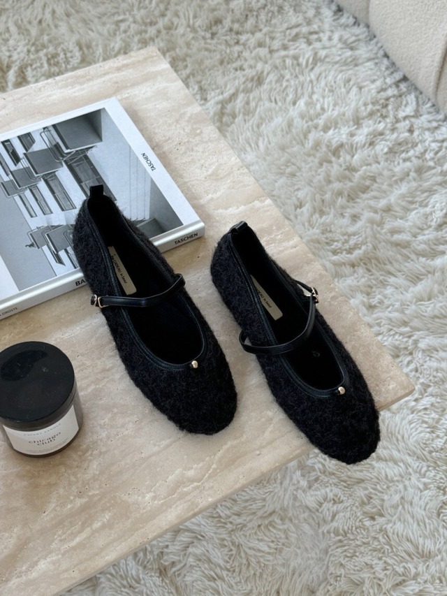 (予約) Fil. / Suede strap flat shoes