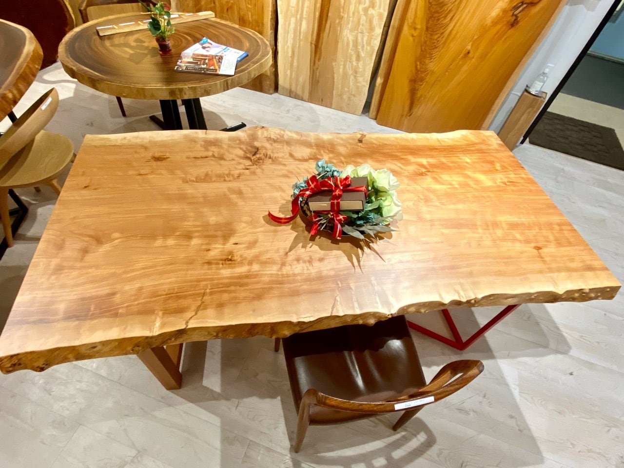 真樺（マカバ） 全面杢 一枚板 1880×910-960-910×70 221488 | 千年家具