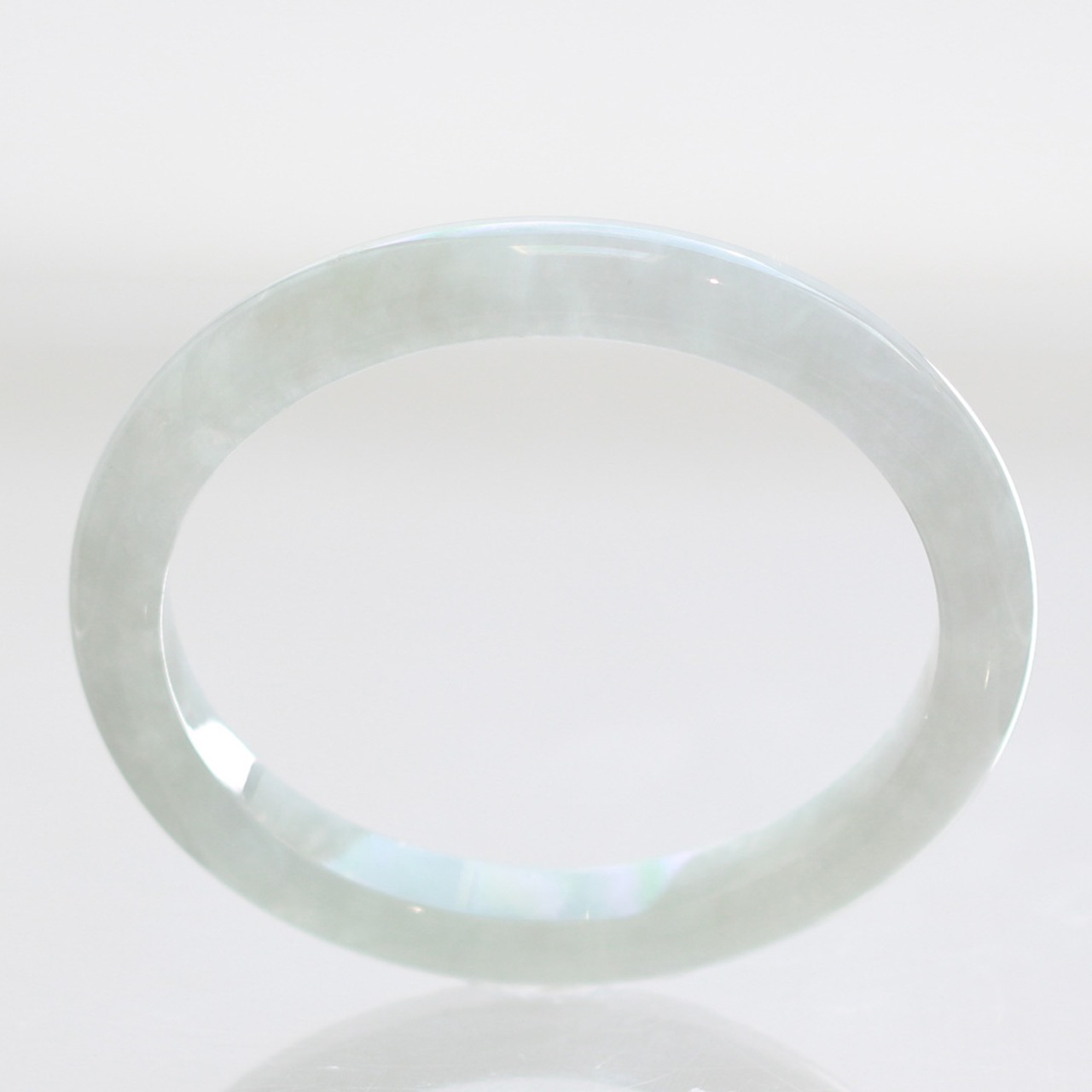 【内径 51.9×47.5mm】透明感が美しい楕円形バングル guifei A貨翡翠 jd_bg1308