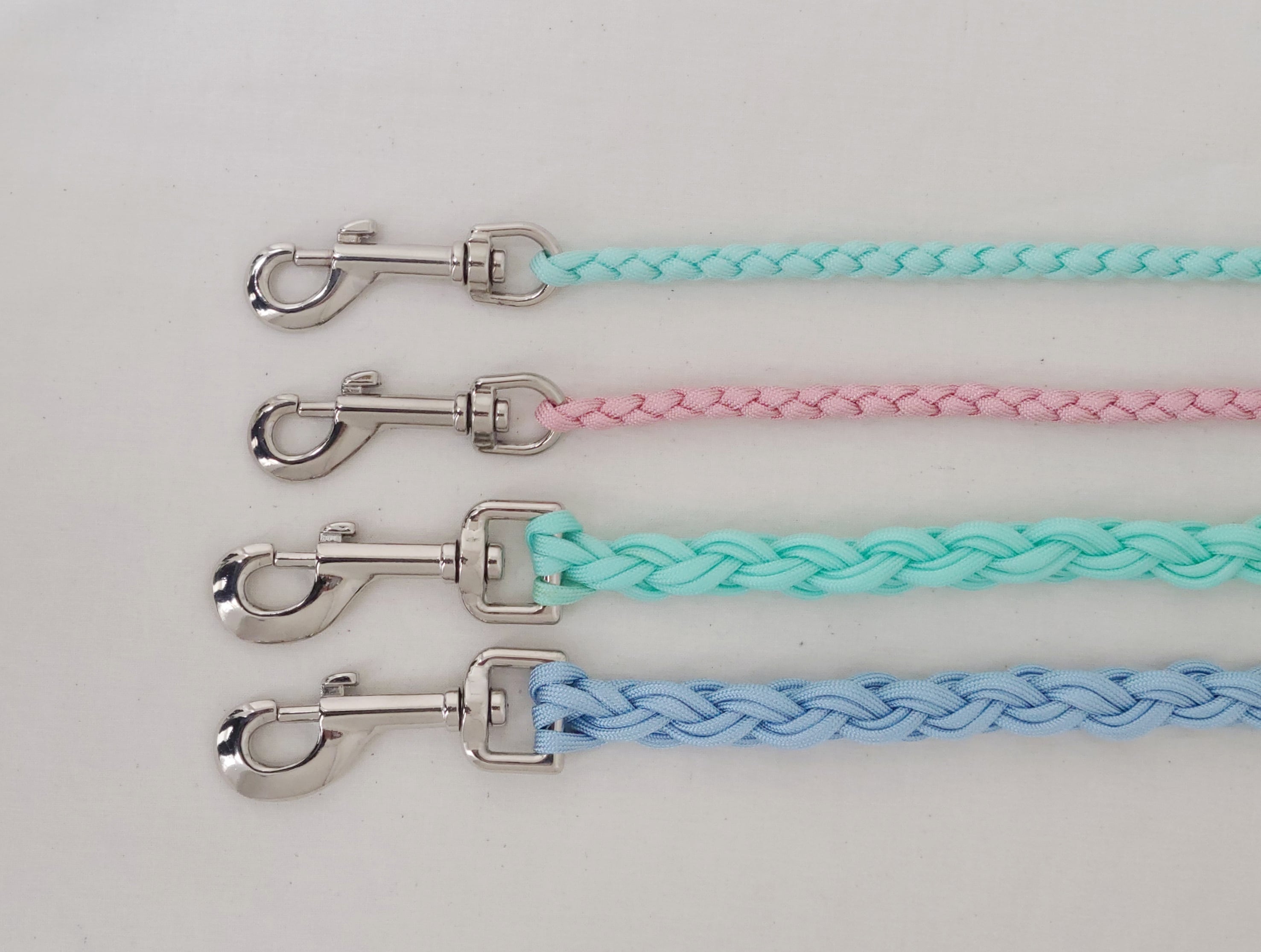 ミントグリーンの リード リーシュ 犬 パラコードリード | ironnairo
