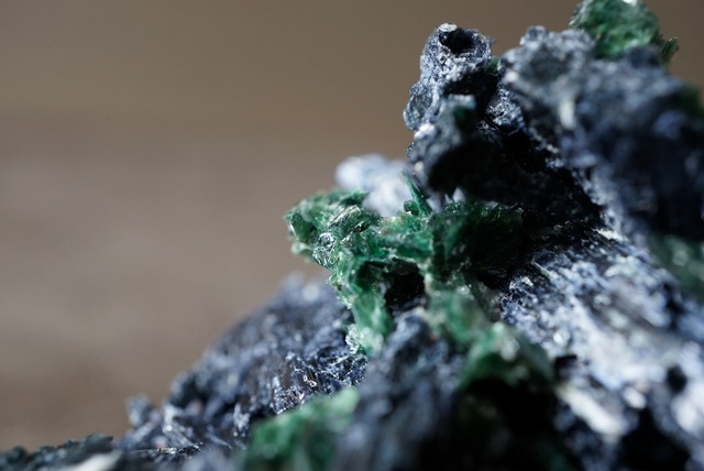 イタリア産グロコフェン/フックサイト Glaucophane/Fuchsite 945