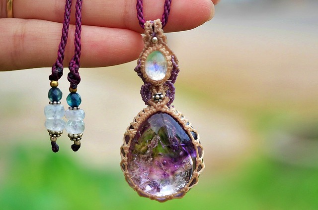 アメジストエンハイドロ（水入り水晶）moonstone マクラメネックレス1912