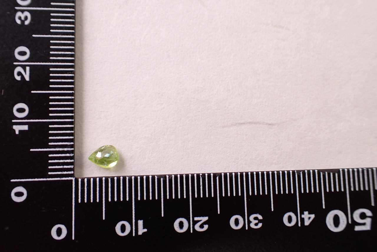 スフェーン　0.41ct　[D11‐15]