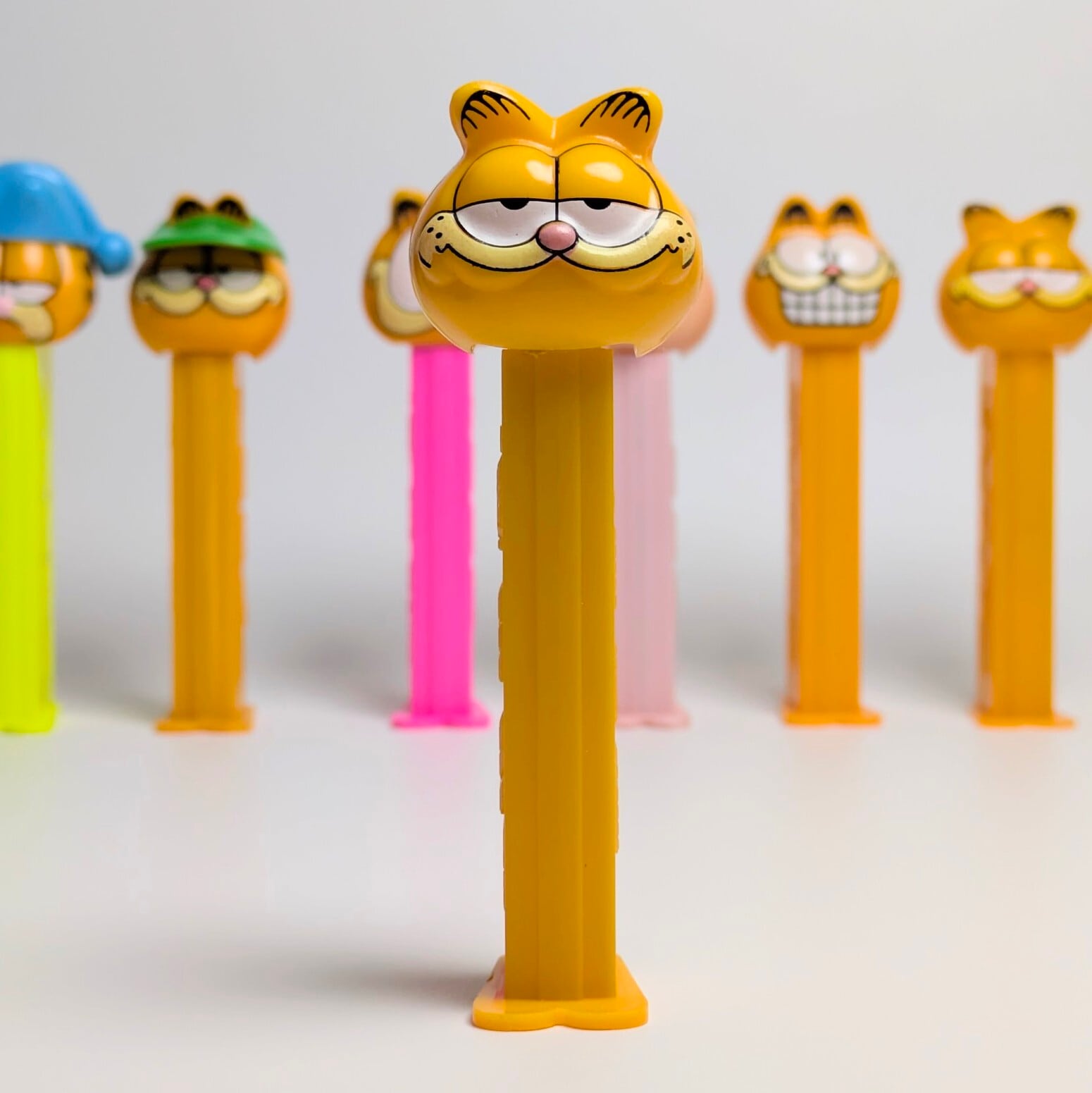 ☆ VINTAGE 90' ☆【 Garfield / ガーフィールド ) 】PEZ / ペッツ 『 ガーフィールド / 半目ver. 』Made in SLOVENIA 〚アメリカン雑貨 アメトイ〛