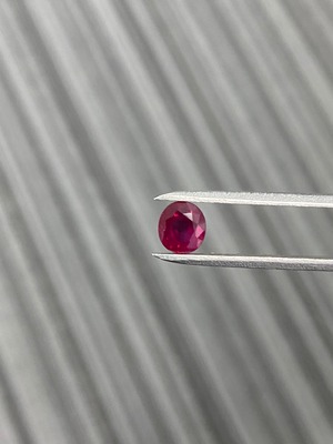 ミャンマー産　ピジョンブラッドルビー(加熱) 0.94ct AIGS鑑別書付き