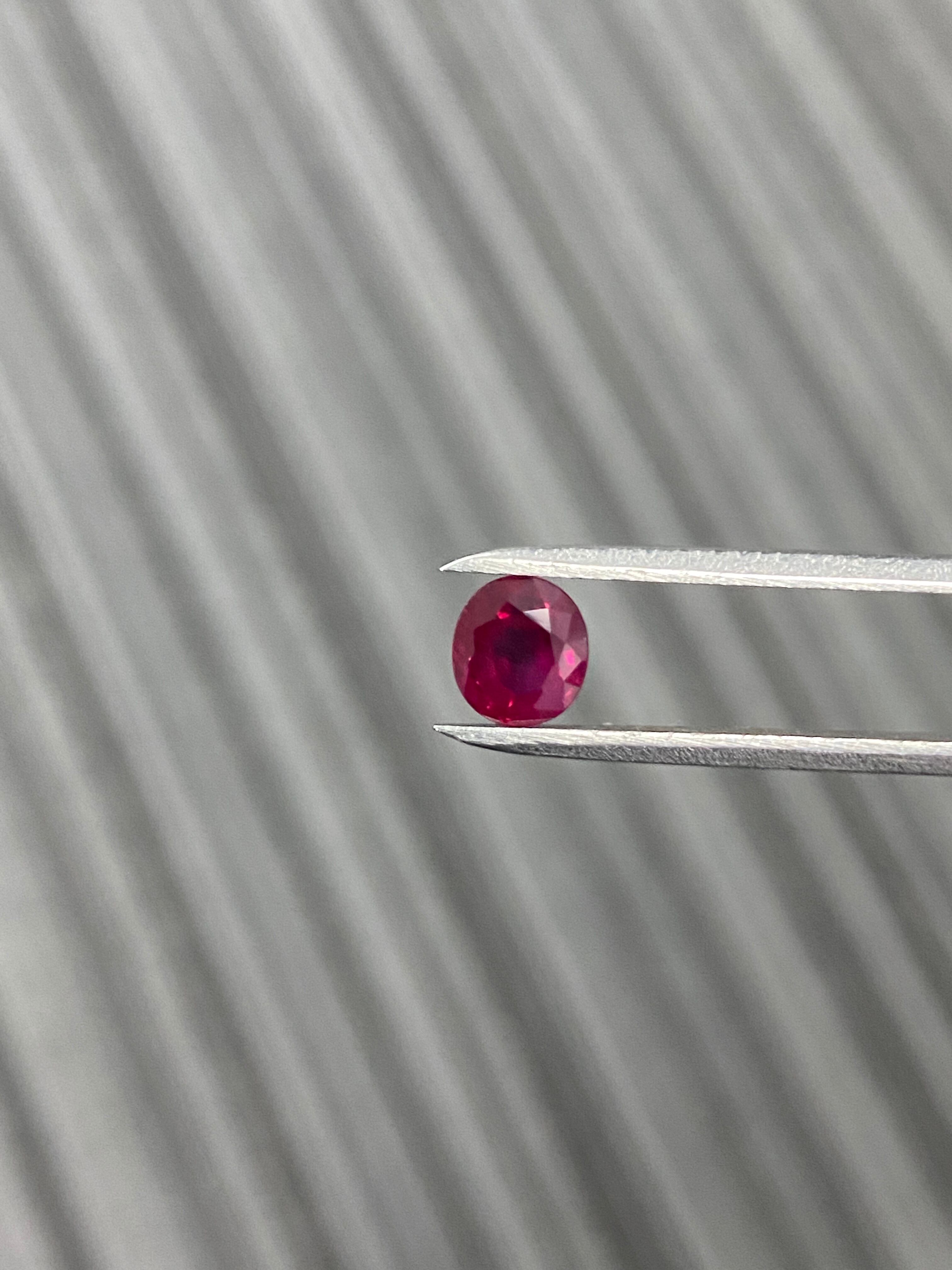 ミャンマー産　ピジョンブラッドルビー(加熱) 0.94ct AIGS鑑別書付き