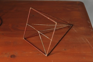 ワイヤー立体図形オブジェ（四角錐）
