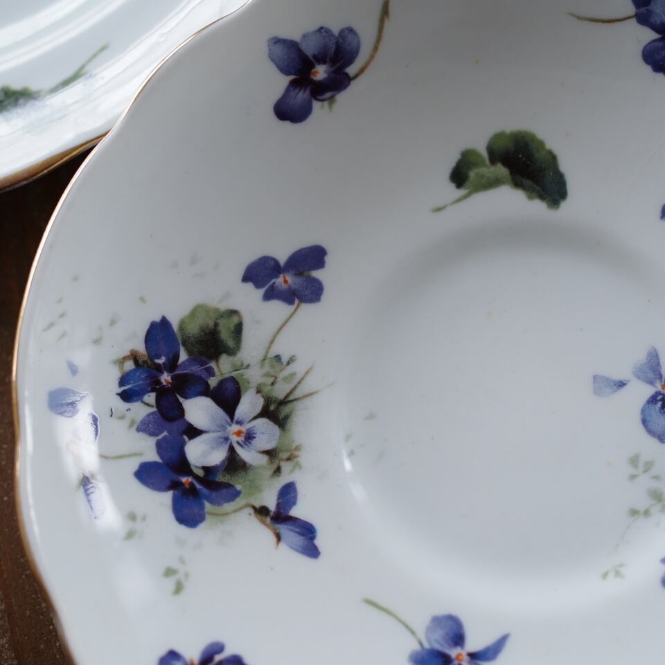 英国ハマースレイ ヴィクトリアンバイオレット トリオ カップ