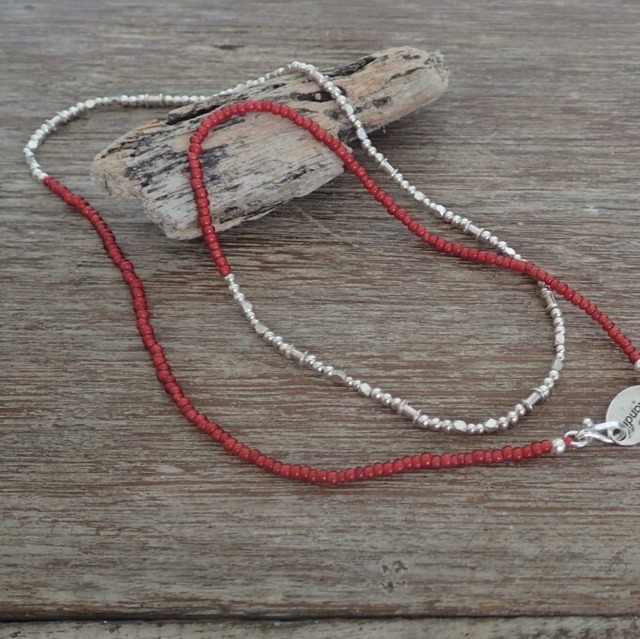 Mandi/マンディ Small A. Beads × Silver Necklace (60cm)(Red×Silver)