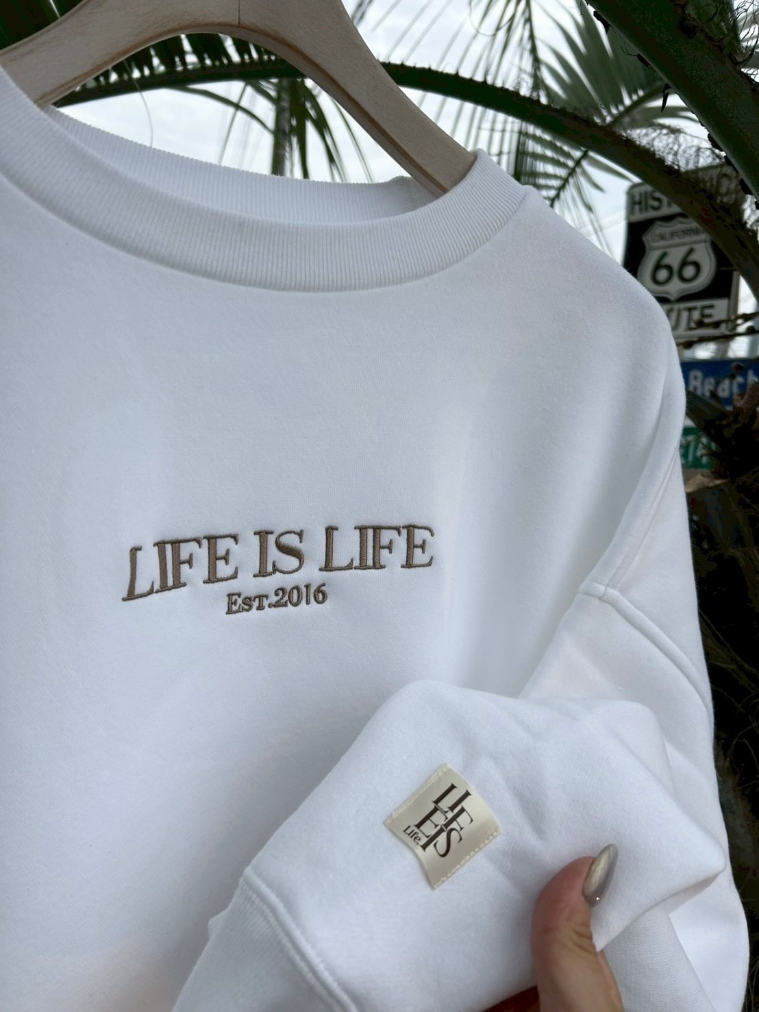 LIFEisLIFE 裏起毛刺繍クルースウェット ￥8,990(￥9,889)