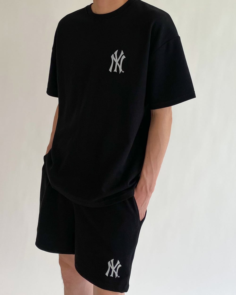 即納】NYロゴ セットアップ | ESSENCE