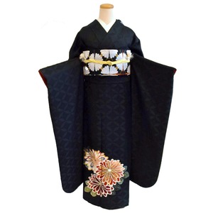 振袖 レンタル フルセット M〜Lサイズ 七宝文様に菊文様ワンポイント黒振袖 【KIMONO梅千代】 umefv-0008