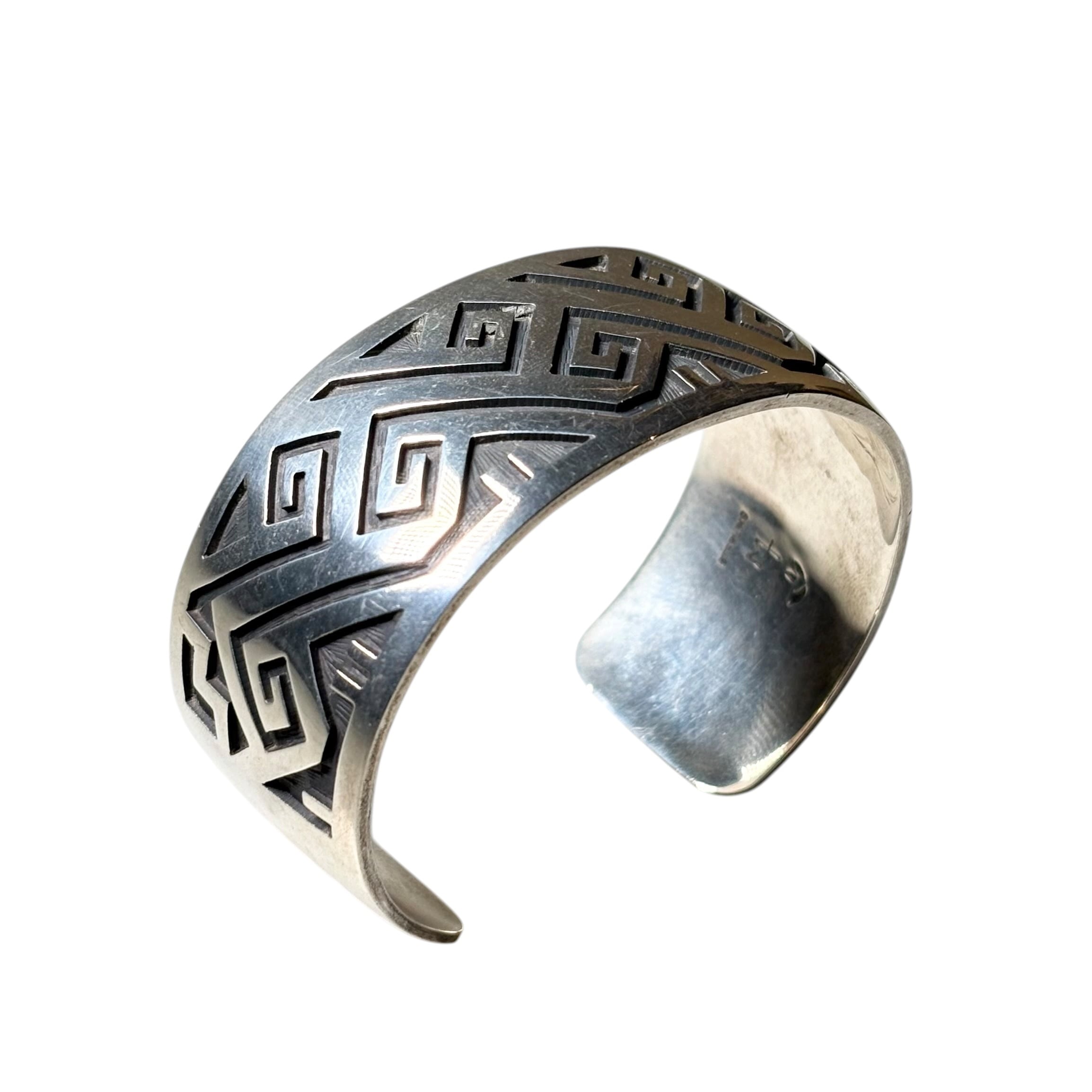 HOPI Gene Pooyouma シルバー 波柄 デザイン バングル Hopi Mark Tawahongva silver overlay bangle “water symbol” | NOIR